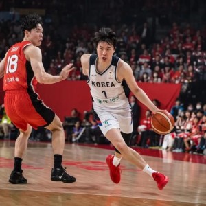 新球体育下载-世预赛-日本男篮力克韩国稳居小组第一 霍金森24+7李贤重28+11