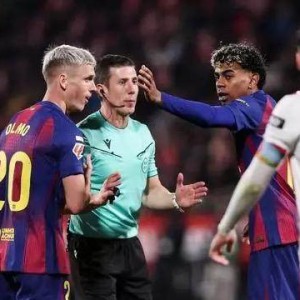 巴萨连败让出榜首，裁判、前锋、后卫谁是祸首？